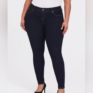 Torrid Bombshell Skinny Premium 12R